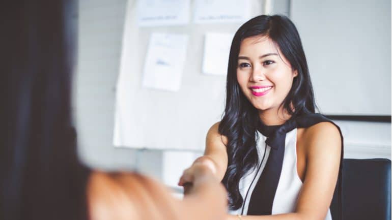 Parler-de-sa-vie-personnelle-en-entrevue-d’embauche-à-faire-et-ne-pas-faire-770x433